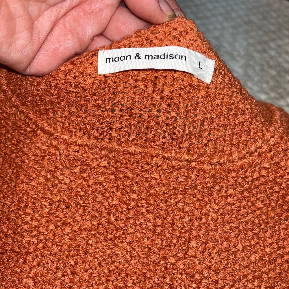 Moon & Madison Rust Textured Pullover - Picture 2 of 2